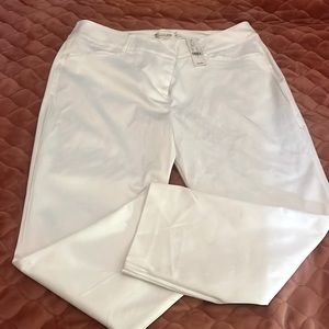 Women’s size 12 white ankle pants. Brand new never worn